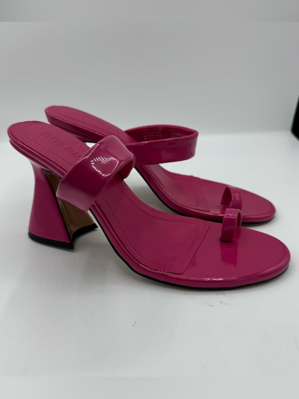 Steve Madden Renie Hot Pink Patent Toe Loop Flared Block Heel Sandals size 8.5